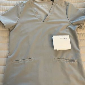 FIGS Cement Casma Top